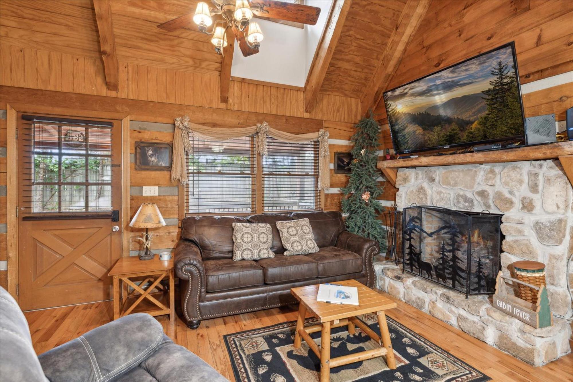 A Charming Cabin, Pool, Firepit, Hot Tub-Jacuzzi Gatlinburg Exterior photo