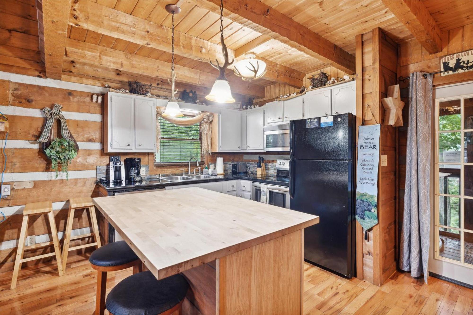 A Charming Cabin, Pool, Firepit, Hot Tub-Jacuzzi Gatlinburg Exterior photo